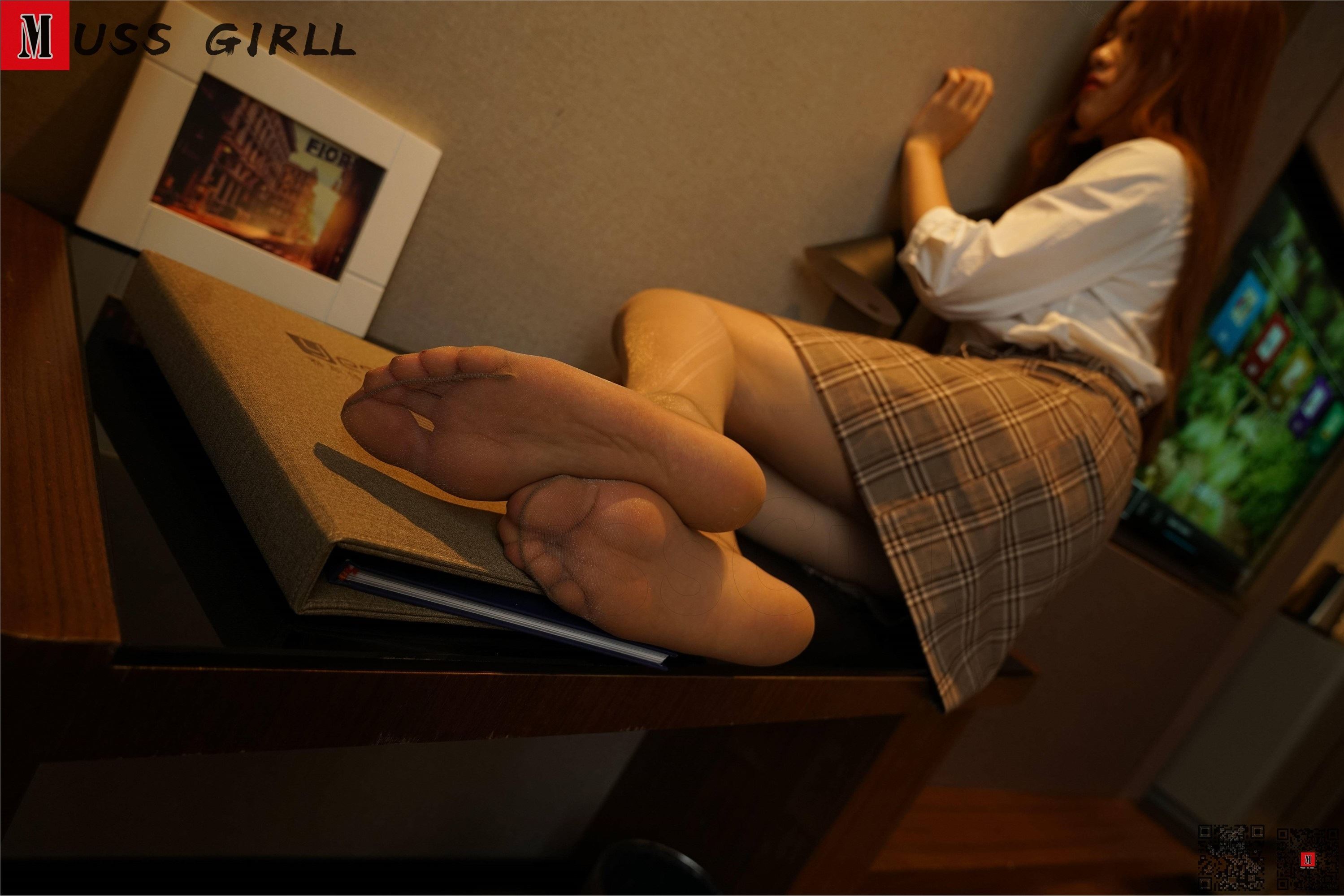 MussGirl慕丝女郎  NO.243-酒店格子裙肉丝